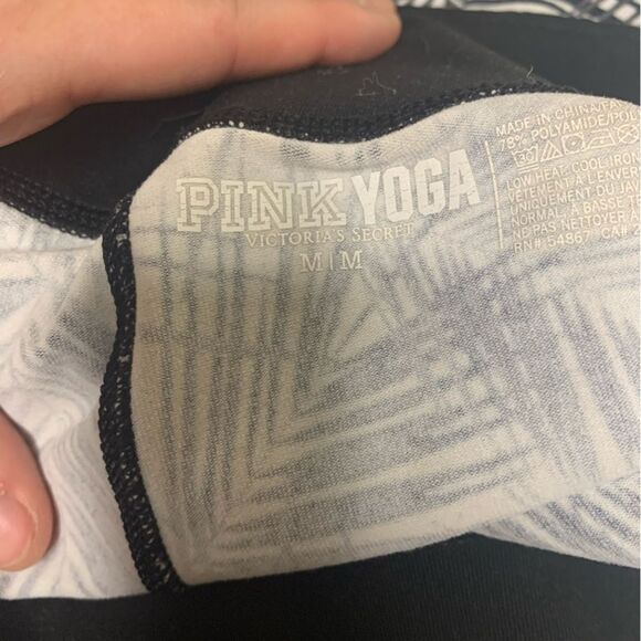 Victoria Secret PINK White and Black Patterned Leggings Size Medium - Picture 8 of 8